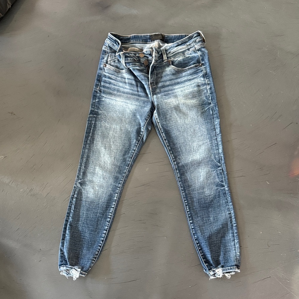 Buckle Black Women's Skinny Jeans in Distressed Medium Blue 28x27